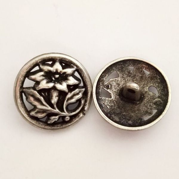 Antik sølvfarvet åben metalknap - Blomst - 23 mm