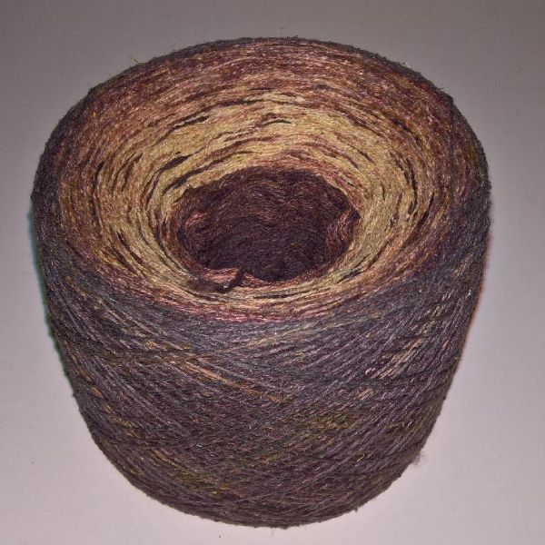 Unikt håndmalet silke noil til sommerstrik og vævning fra Ægbækgaard