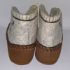 Håndfiltede filtstøvler fra Clemente - Norsk traditional sko, med broderet blomster på begge sider og indlæg sål mellem uld og læder sål.