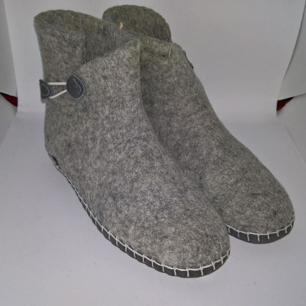 Håndfiltede filtstøvler fra Clemente - Lysegrå med elastik lukning