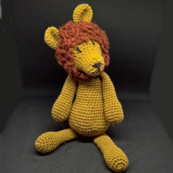 Løven Rufus - hæklet slaske bamse i Uld med Manke af Alpakka fra Edvards Menageri