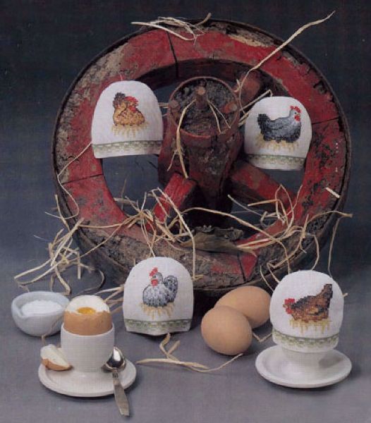Korsstingsbroderi sæt med 4 forskellige motiver af høns til æggevarmere fra Oehlenschläger - 67558