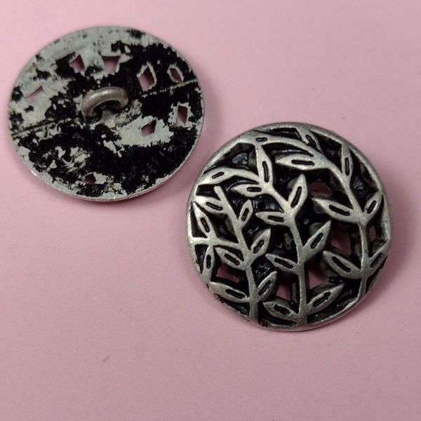 Antik sølvfarvet åben metalknap - Grene - 25 mm