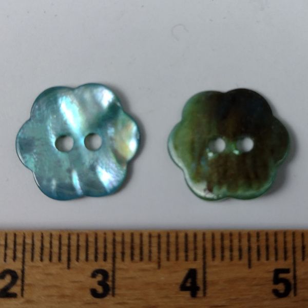 TurkisBlå blomst perlemorsknap - 14 mm