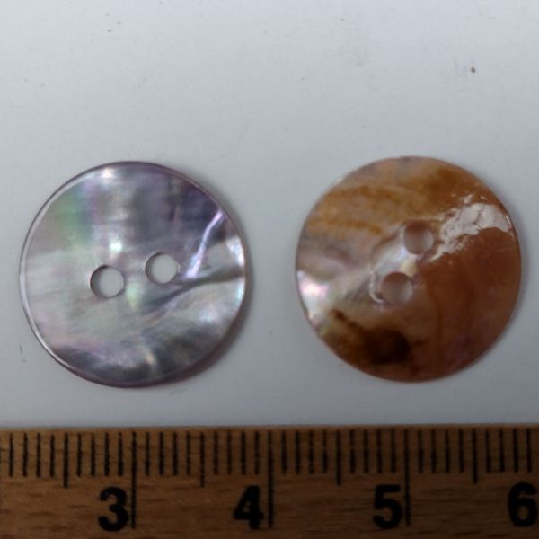 Lyslilla perlemorsknap - 17 mm